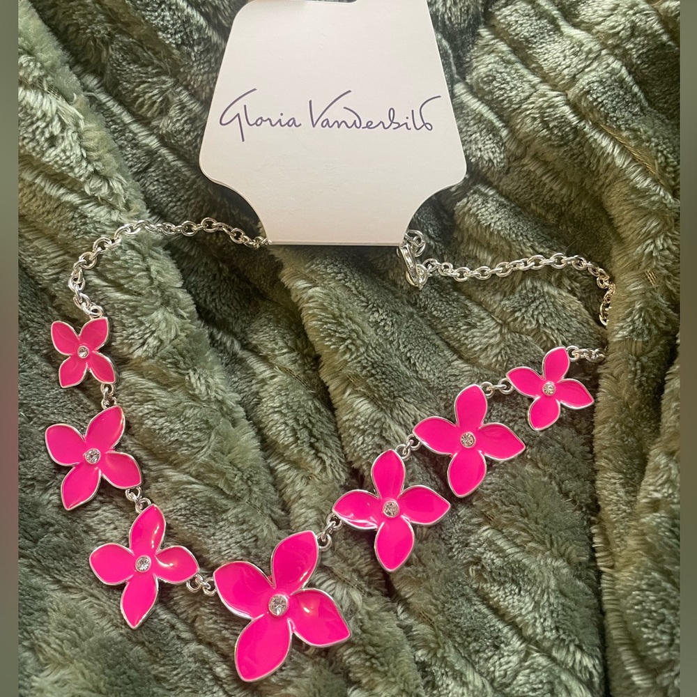 Necklace with chunky pink flowers